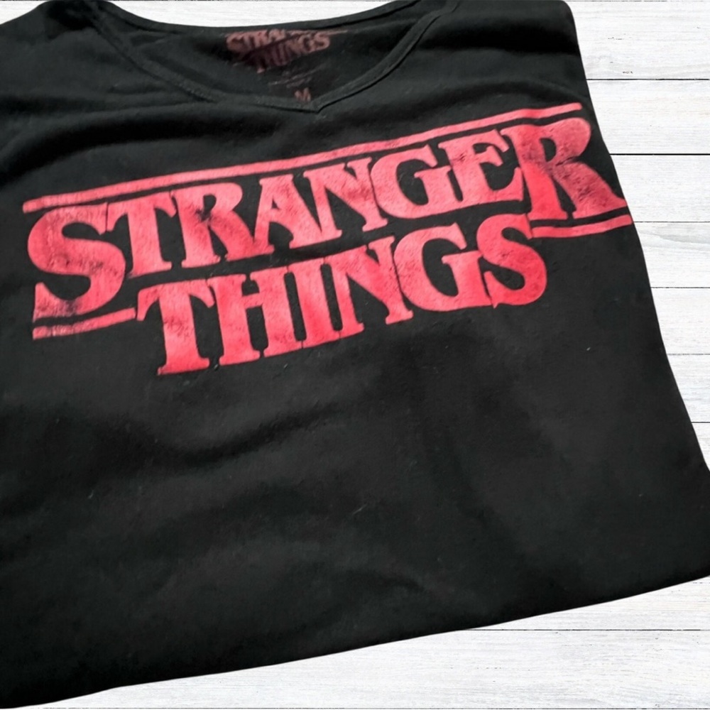 Black Stranger things T-shirt